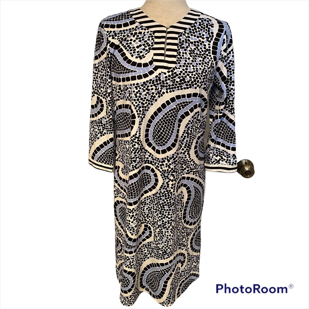 J. McLAUGHLIN DRESS SHIFT BLACK BLUE WHITE KEYHOLE BUTTON NECK 3/4 SLEEVE SIZE M